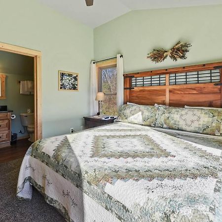 Walnut Ridge Cabin. Sleeps 7-11! Hot Tub, Pool Table, Minutes To Downtown Gatlinburg! Exterior photo