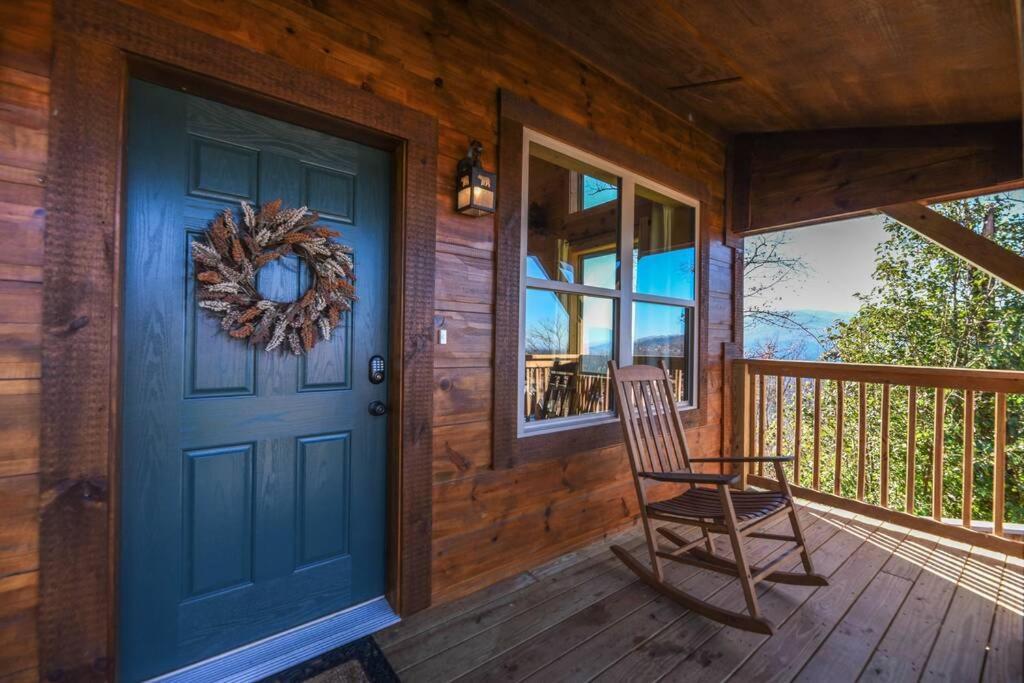 Walnut Ridge Cabin. Sleeps 7-11! Hot Tub, Pool Table, Minutes To Downtown Gatlinburg! Exterior photo