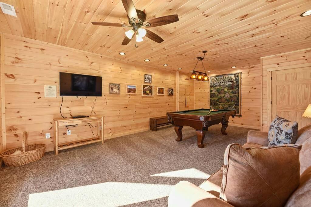 Walnut Ridge Cabin. Sleeps 7-11! Hot Tub, Pool Table, Minutes To Downtown Gatlinburg! Exterior photo