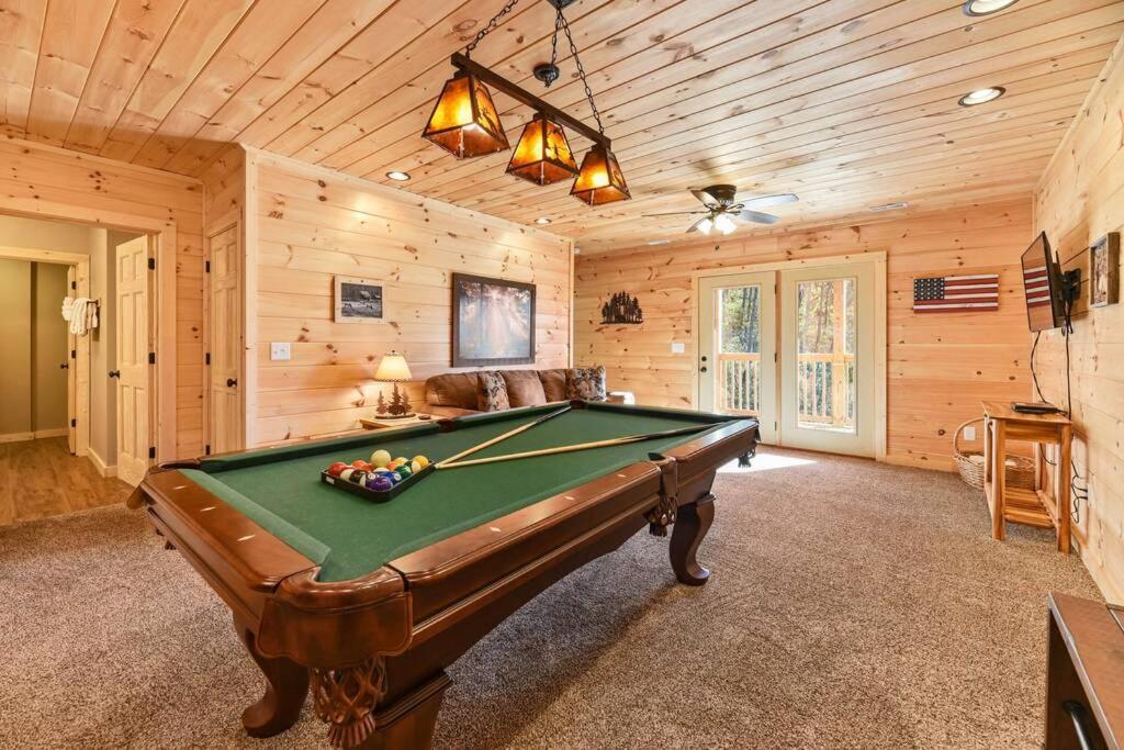 Walnut Ridge Cabin. Sleeps 7-11! Hot Tub, Pool Table, Minutes To Downtown Gatlinburg! Exterior photo