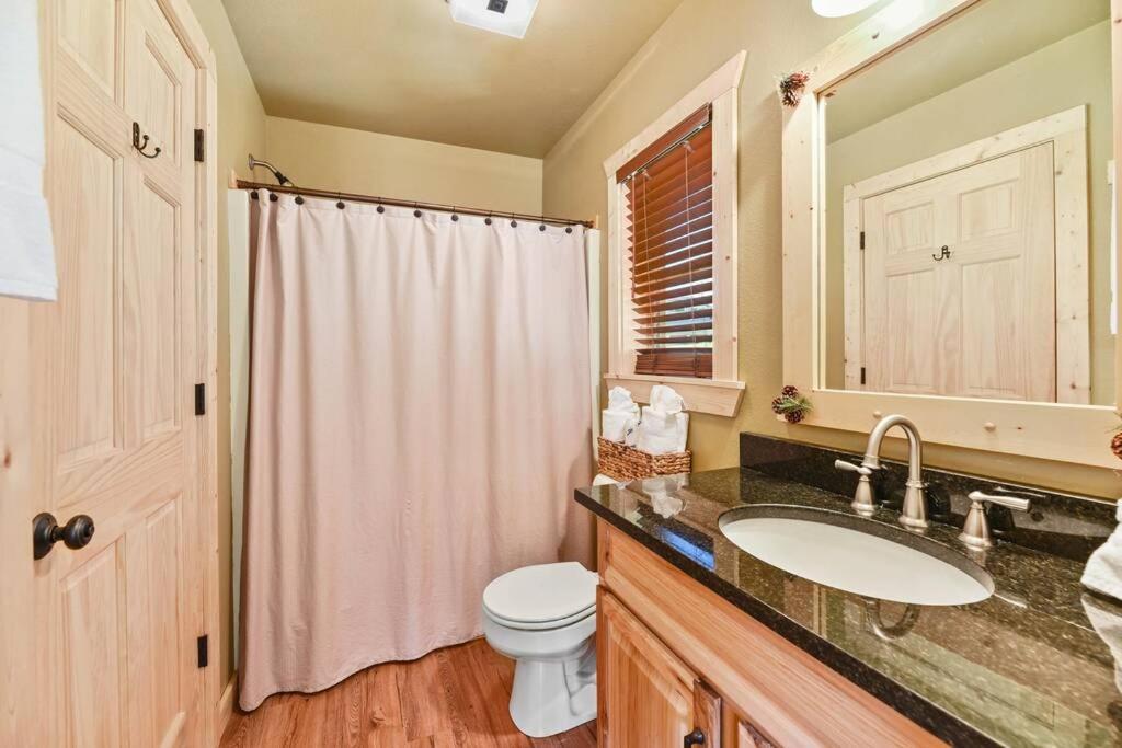 Walnut Ridge Cabin. Sleeps 7-11! Hot Tub, Pool Table, Minutes To Downtown Gatlinburg! Exterior photo