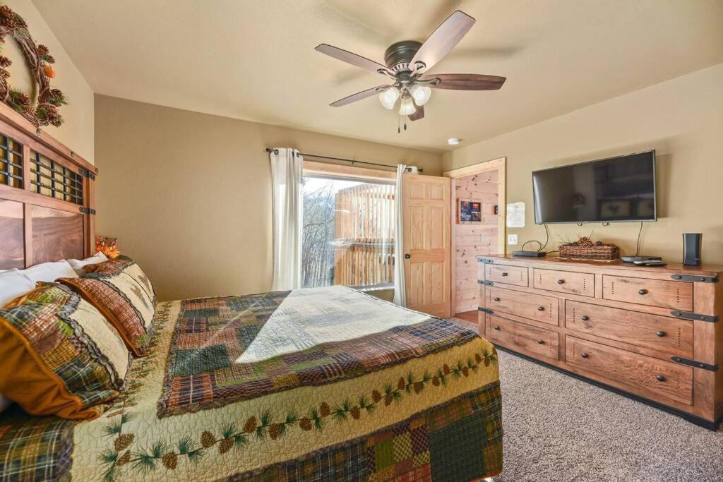 Walnut Ridge Cabin. Sleeps 7-11! Hot Tub, Pool Table, Minutes To Downtown Gatlinburg! Exterior photo
