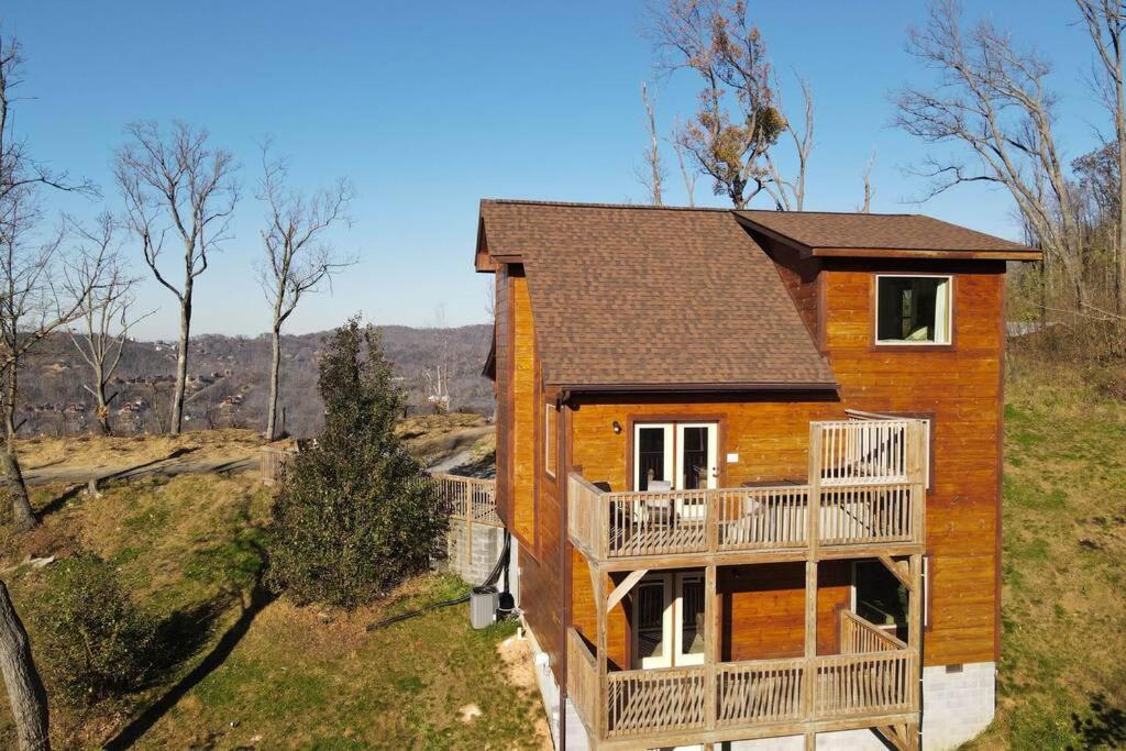 Walnut Ridge Cabin. Sleeps 7-11! Hot Tub, Pool Table, Minutes To Downtown Gatlinburg! Exterior photo