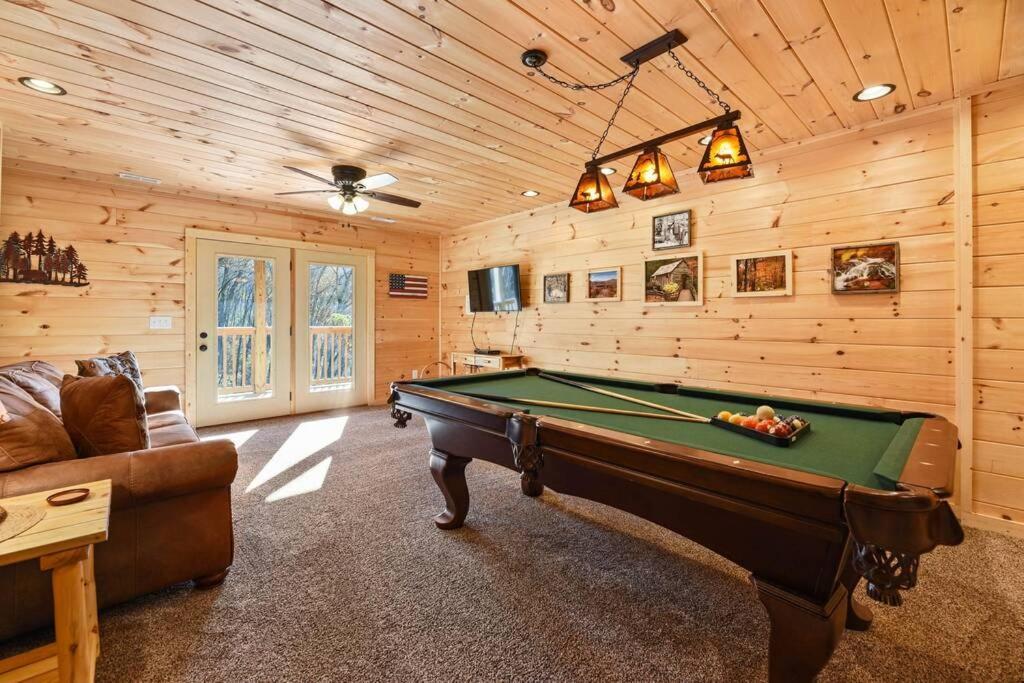 Walnut Ridge Cabin. Sleeps 7-11! Hot Tub, Pool Table, Minutes To Downtown Gatlinburg! Exterior photo