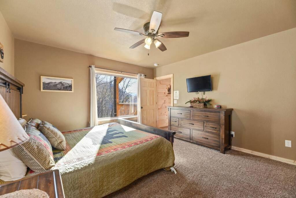 Walnut Ridge Cabin. Sleeps 7-11! Hot Tub, Pool Table, Minutes To Downtown Gatlinburg! Exterior photo